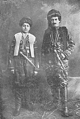 Üstad Bedîüzzaman Hazretleri Birinci Cihan Harbi’nin akabinde, İstanbul’da Biraderzadesi Abdurrahman ile birlikte.
